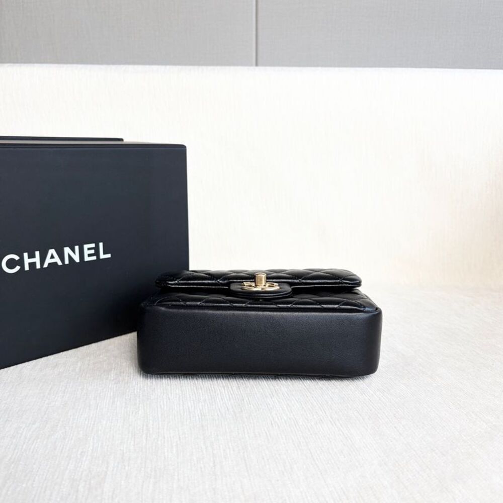 Chanel Women Pre-Loved Bag Very Good Condition - Picture 5 of 9
